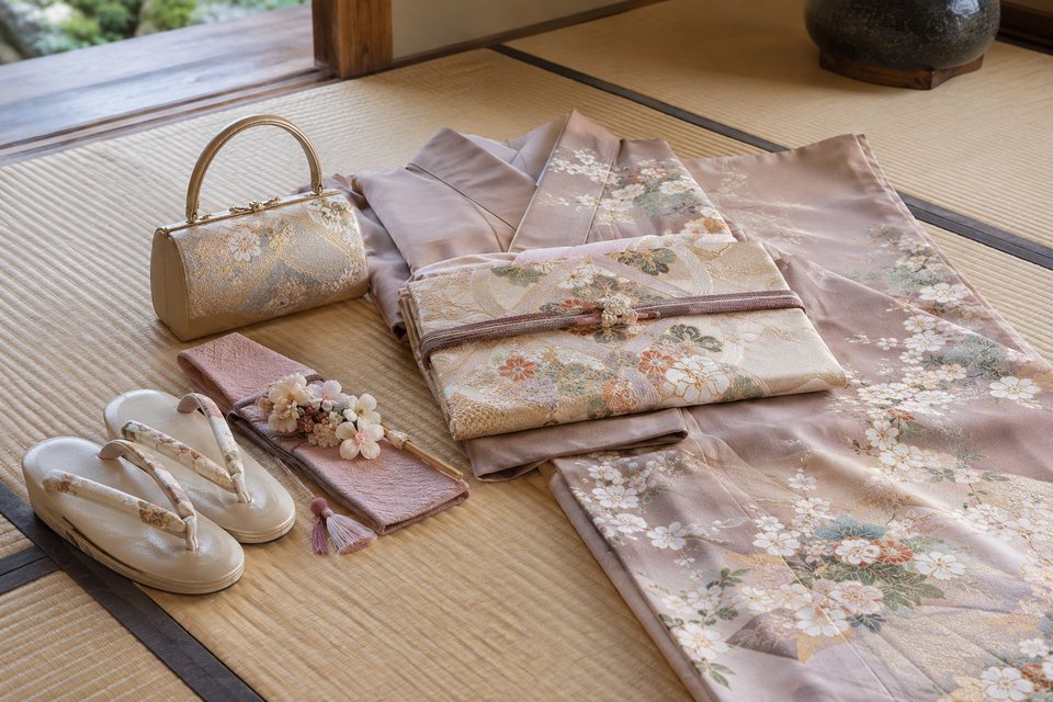 着物レンタル一式の内容を見せる例の撮影見本(AI生成)