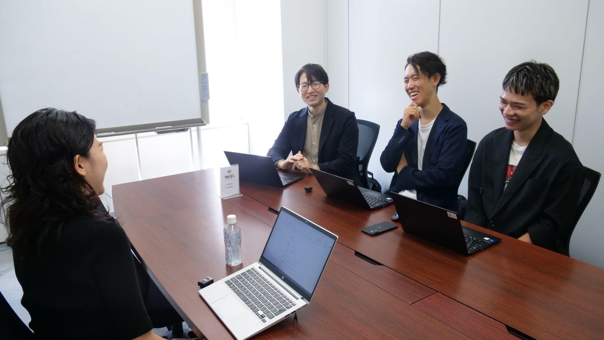 左手前:浅尾様 左奥:左から吉野、清水、川添