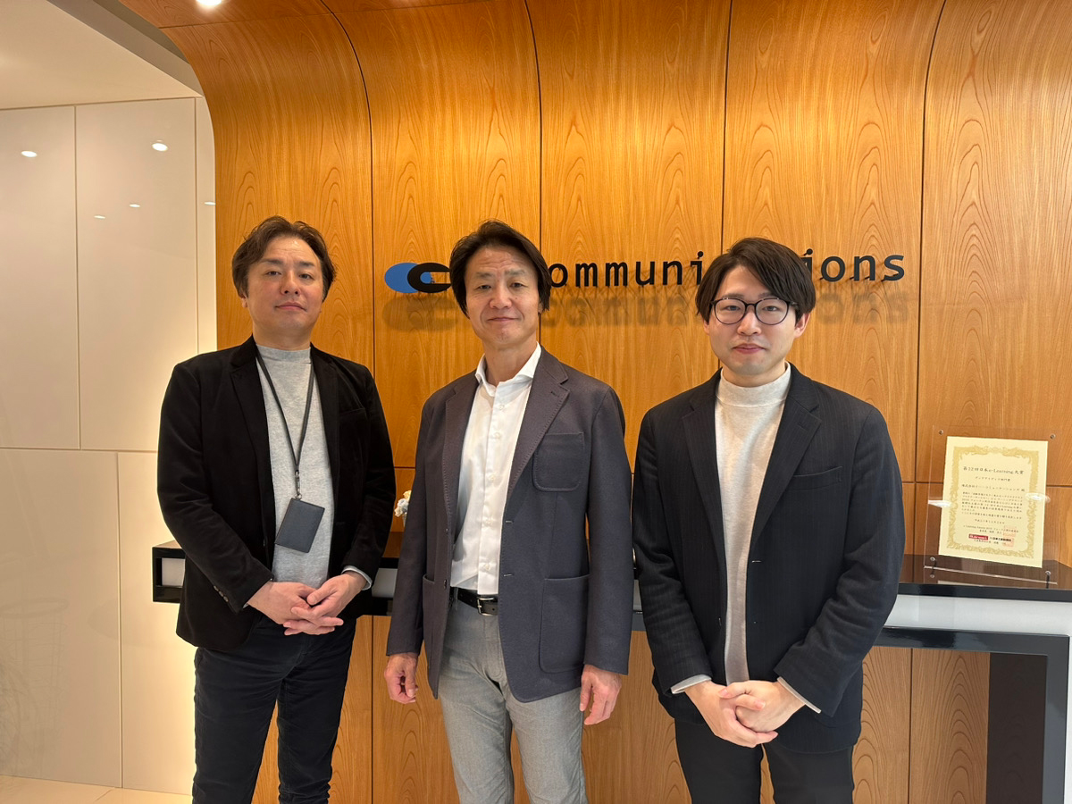 左から取締役 COO 営業本部長：佐藤直人さん、代表取締役社長：佐藤信也さん、デジタルアスリート株式会社課長 吉野